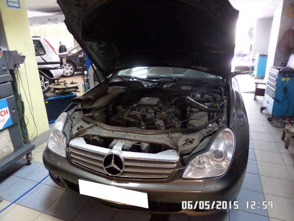 Мерседес в сервисе на ремонте