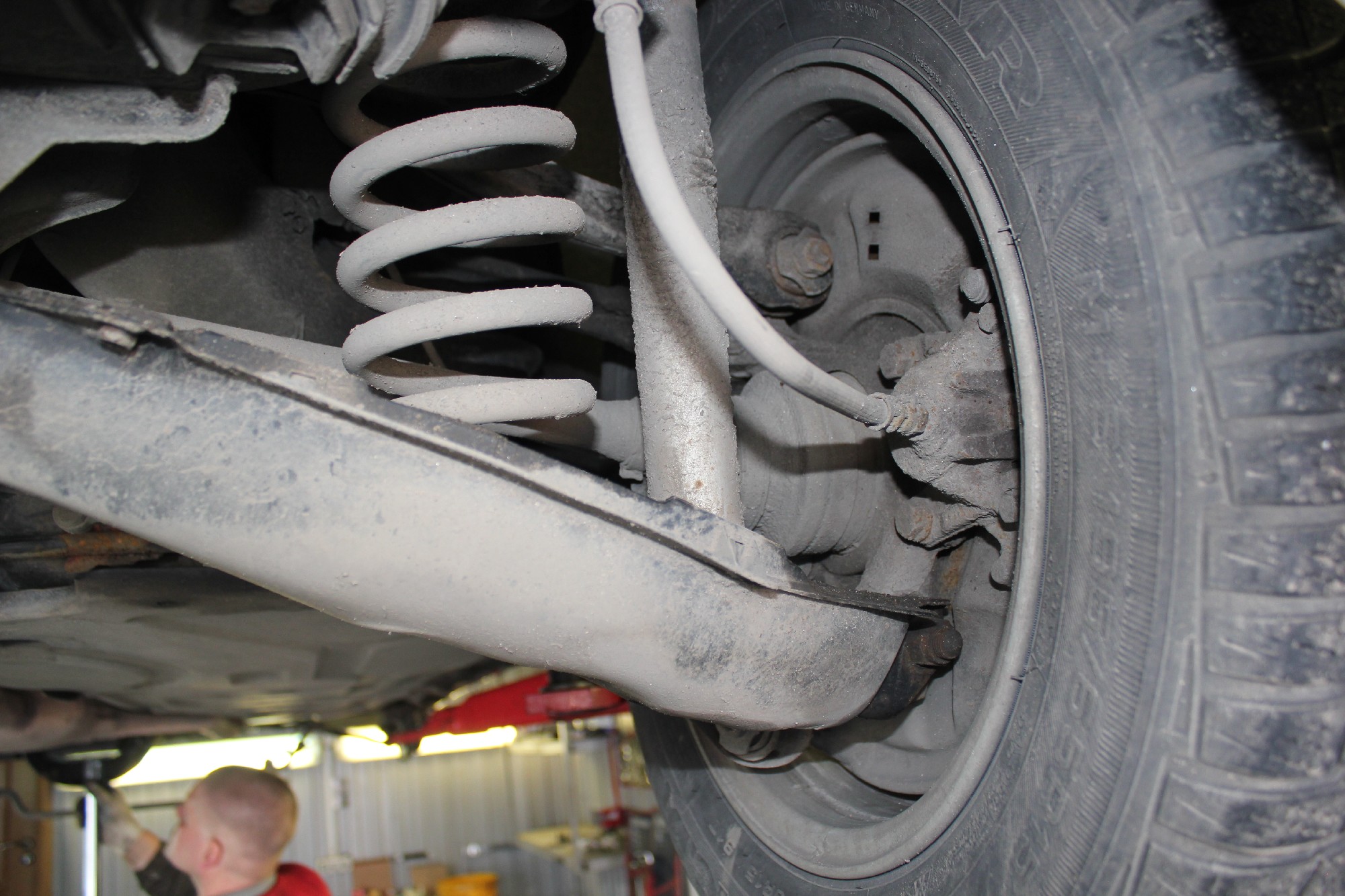 пружина и задний рычаг подвески