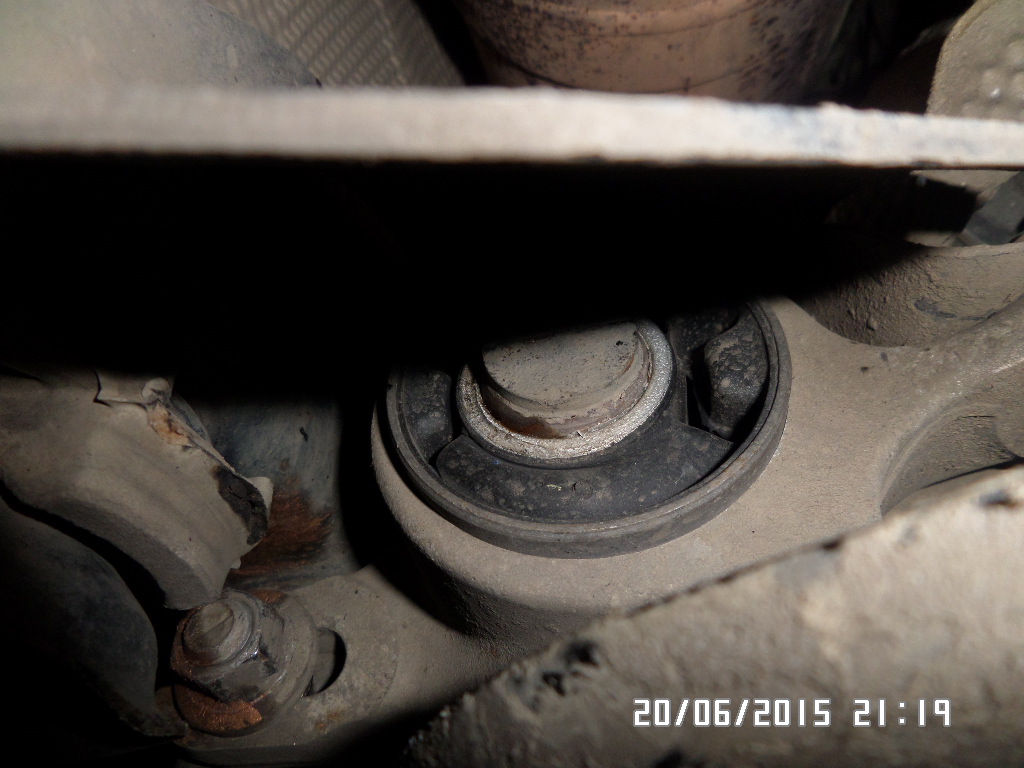 сайлентблок в рычаге