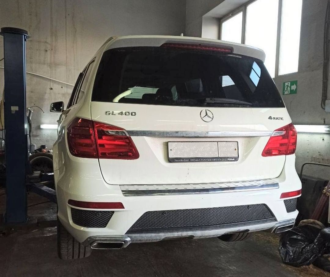 мерседес GL в автосервисе