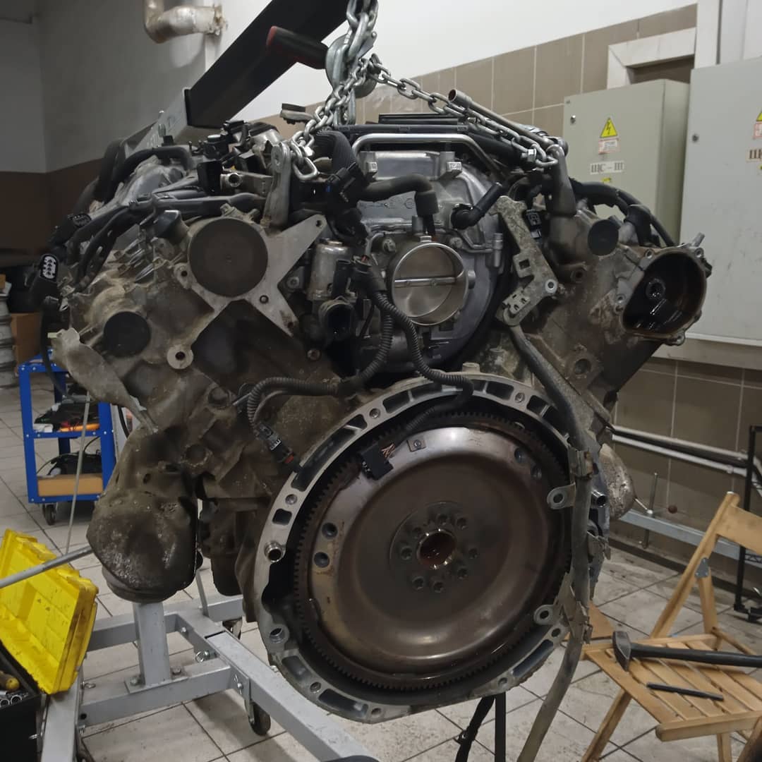 снятый мотор мерседес