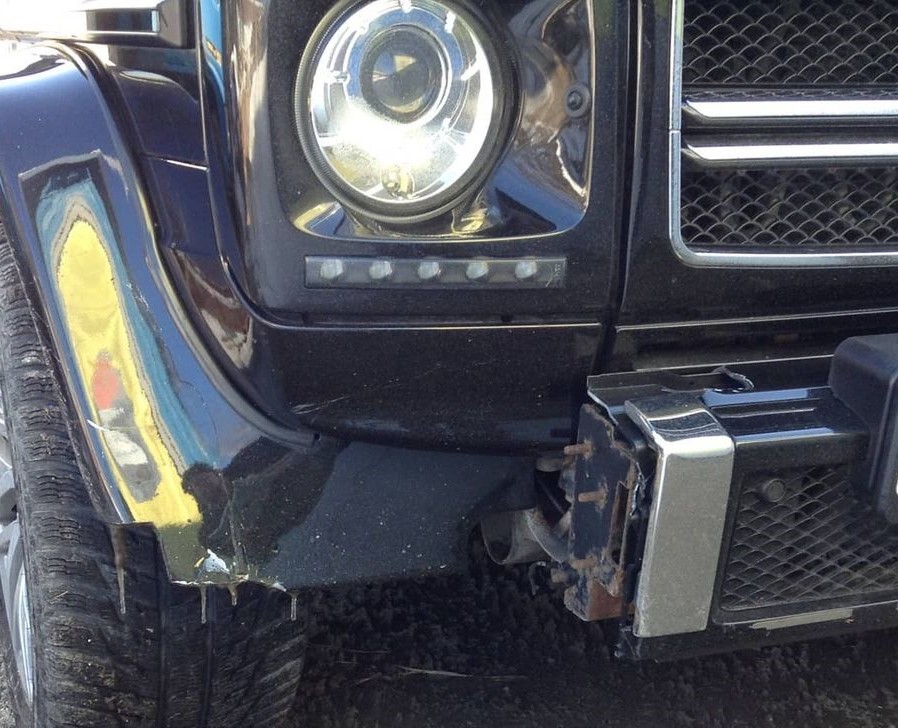 поврежденный бампер мерседес