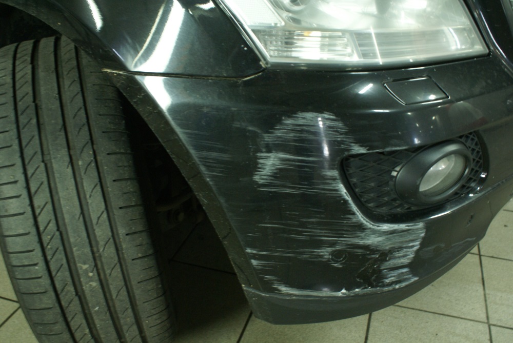 поцарапанный бампер