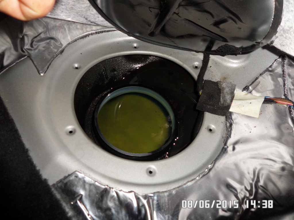 демонтаж топливного насоса в Мерседесе