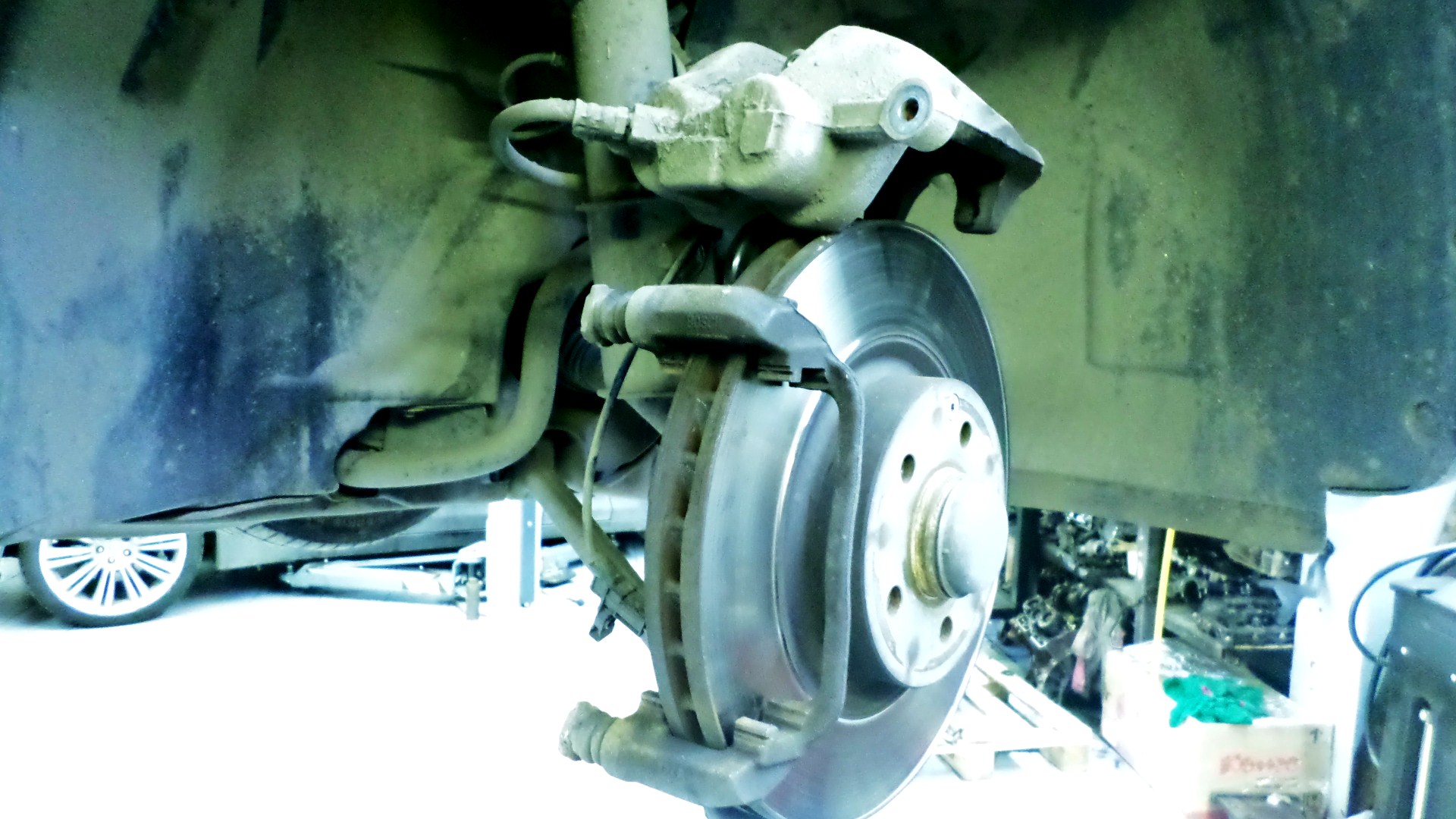 скоба и тормозной диск