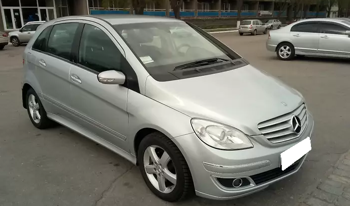 серый Мерседес Б-класса