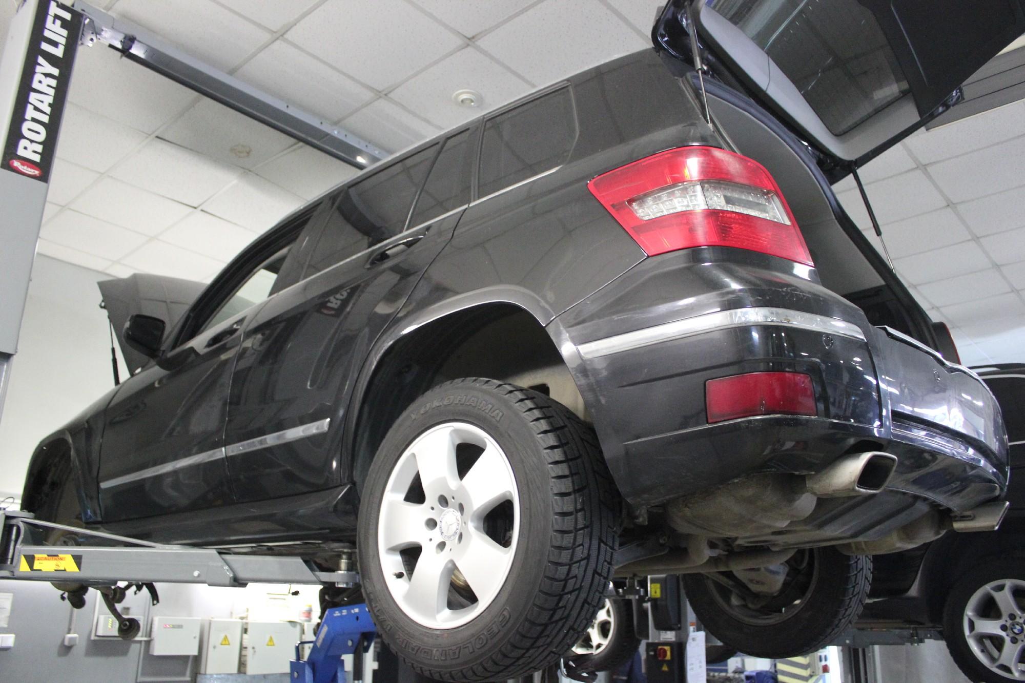 ГЛК Мерседес на подъемнике