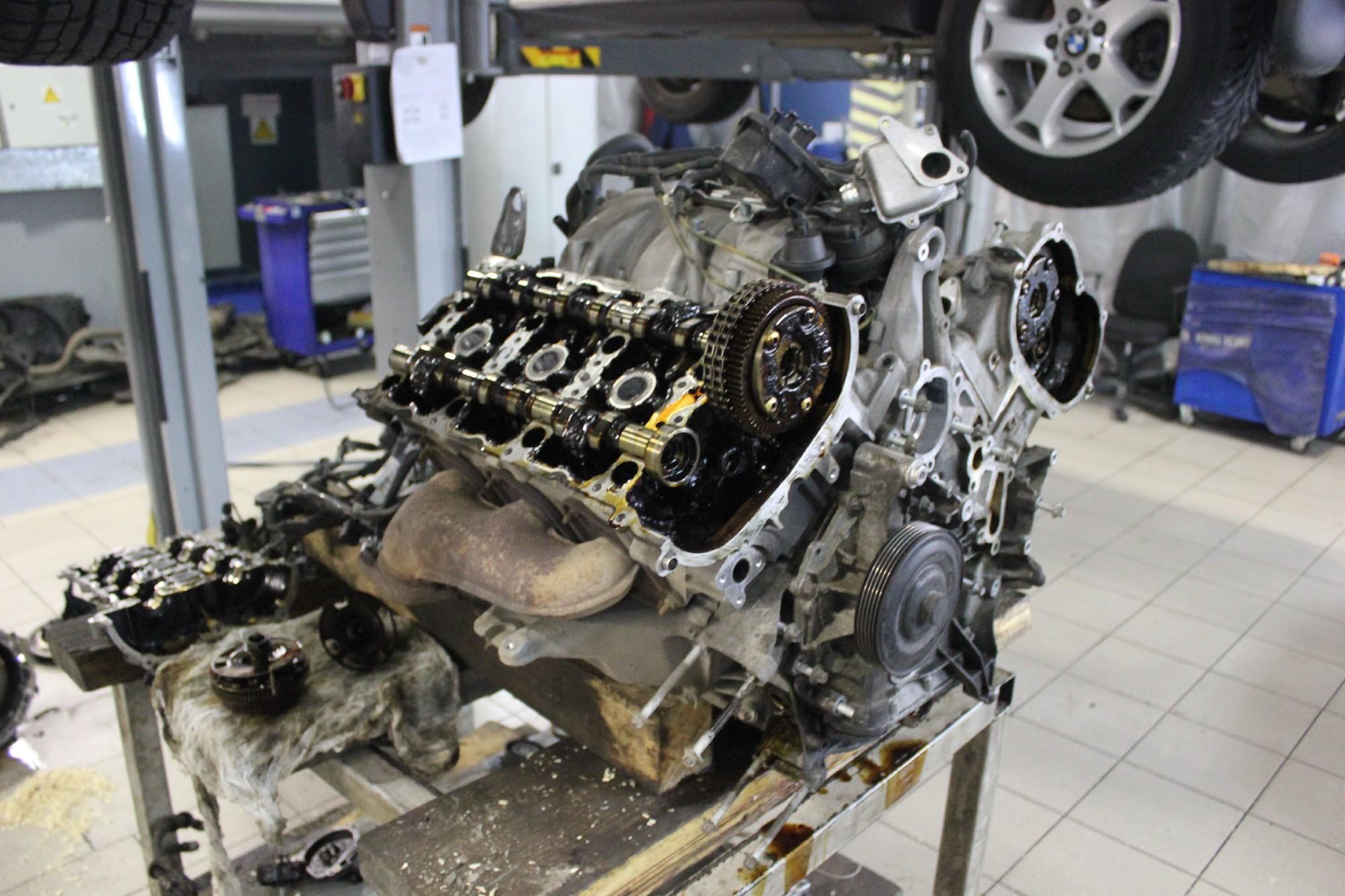 разобранный двигатель