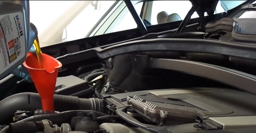 замена масла в двигателе