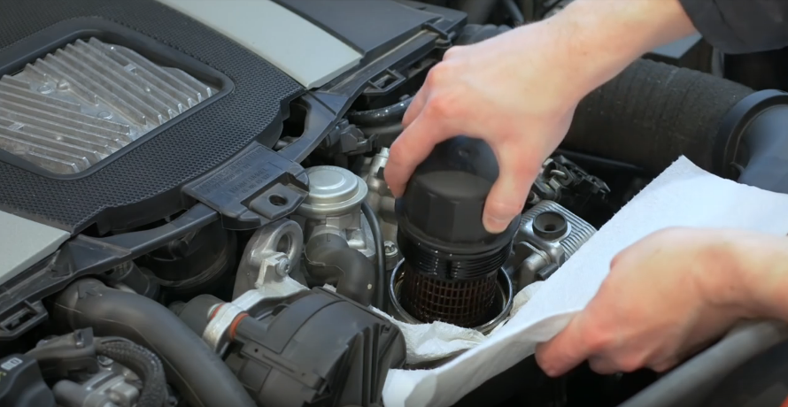 демонтаж масляного фильтра