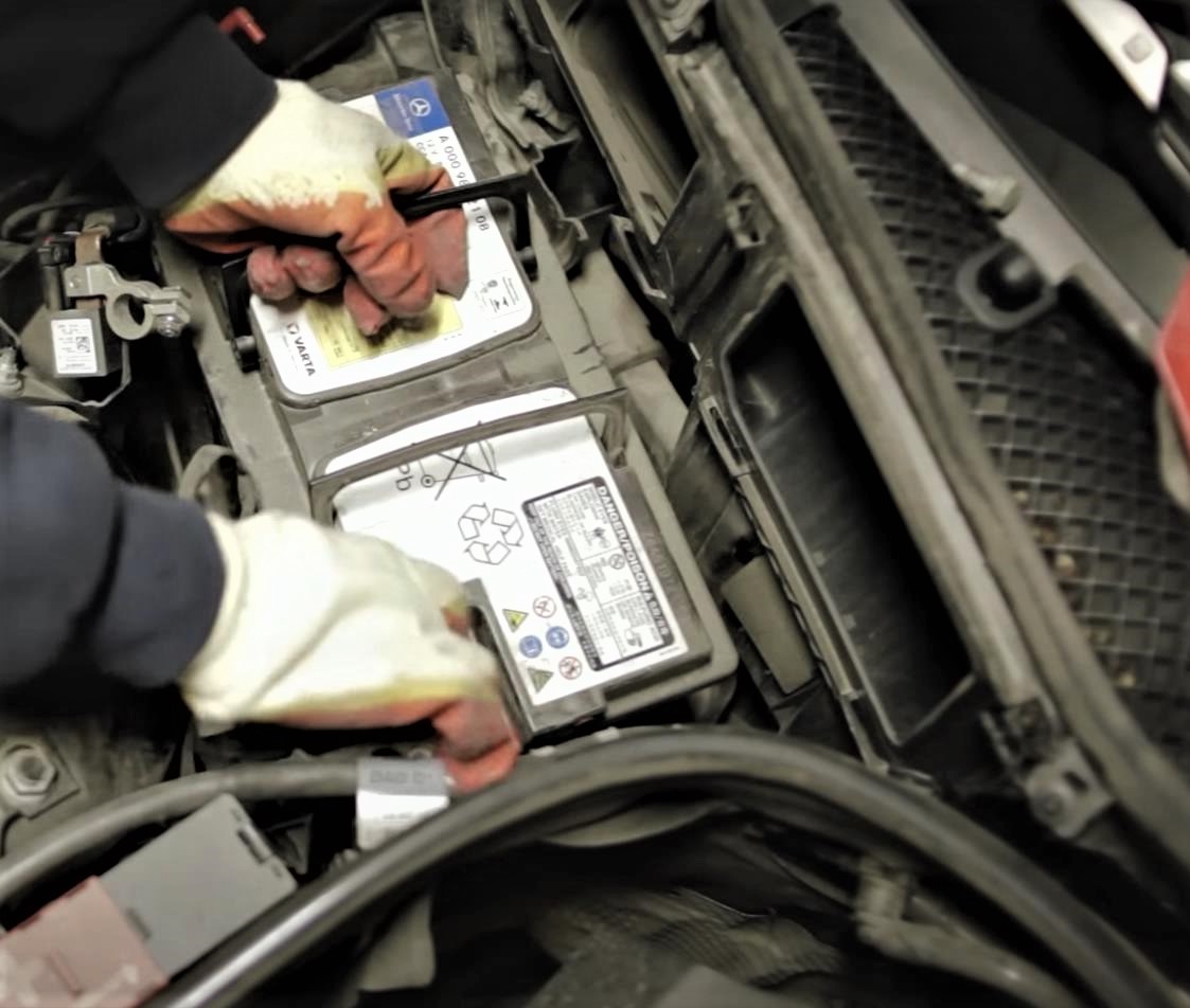Замена аккумулятора Мерседес