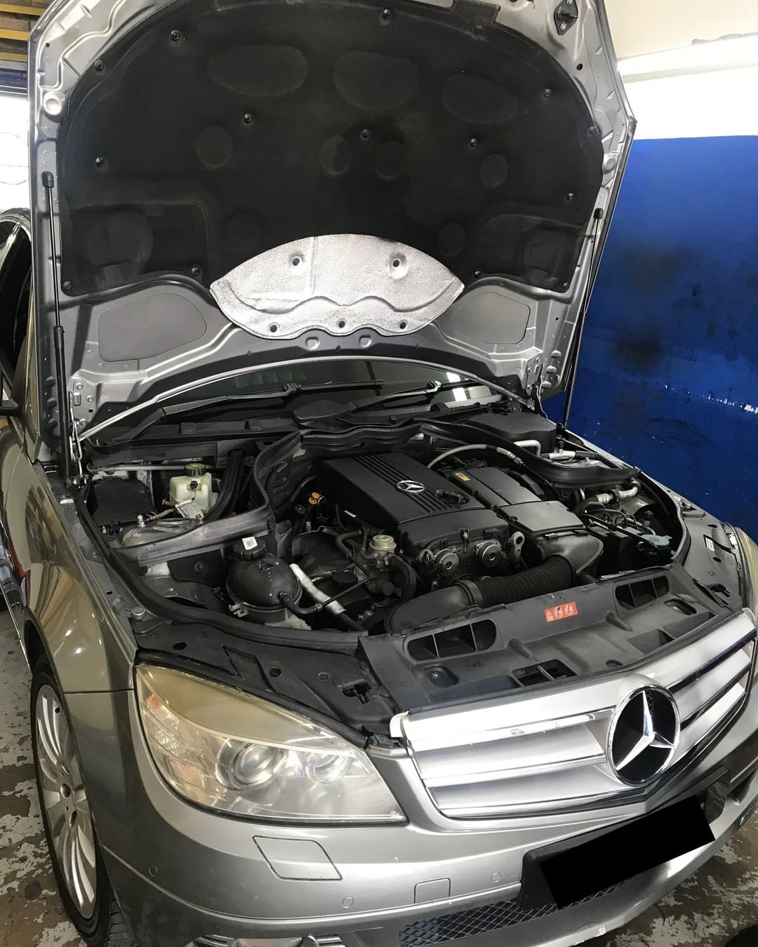 Мерседес W204 в автосервисе