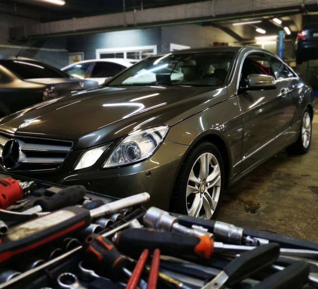 мерседес в автосервисе