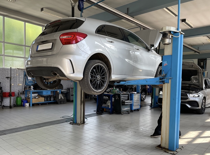 Подготовка к замене генератора Мерседес