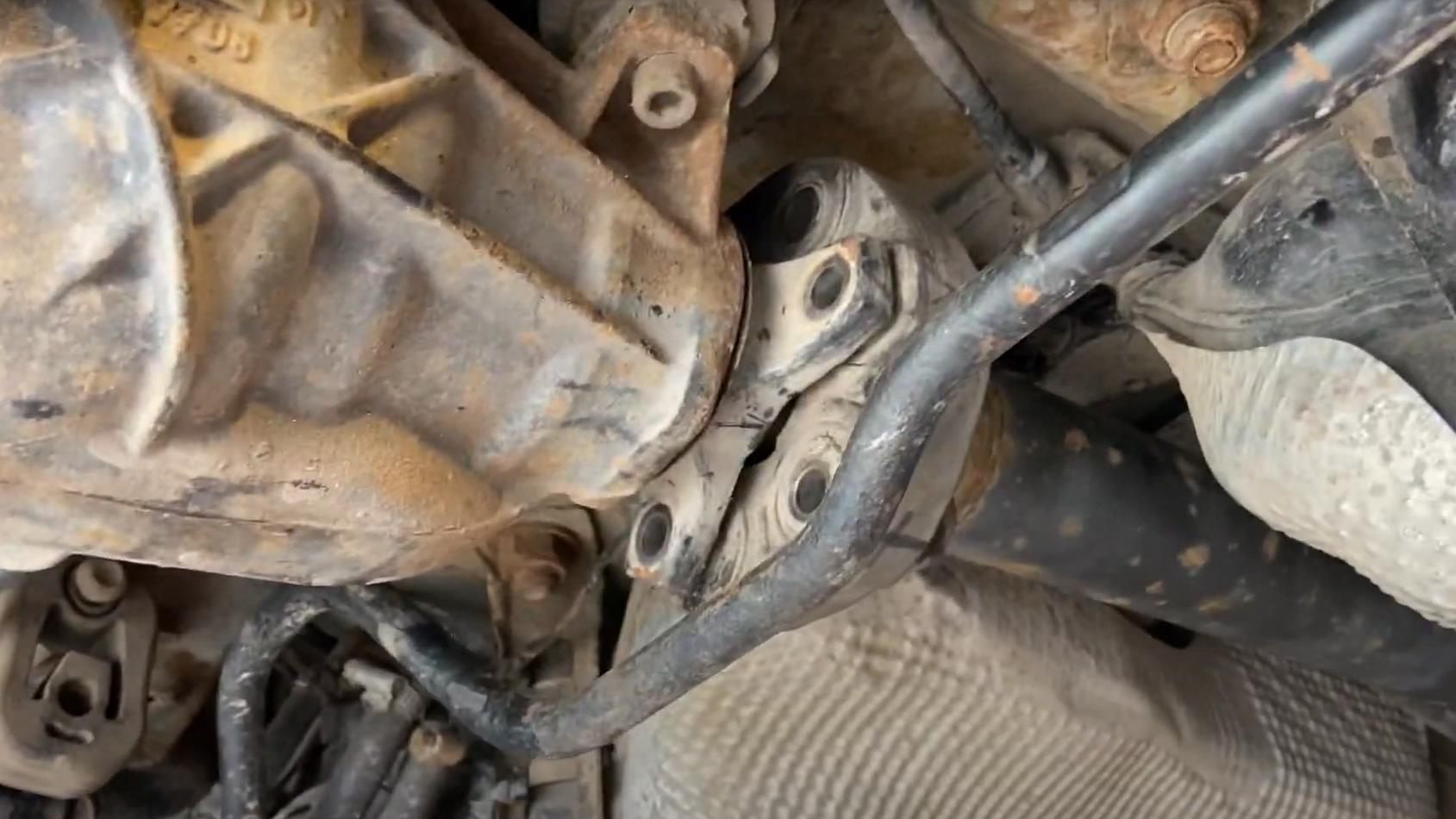 демонтаж карданного вала Мерседес