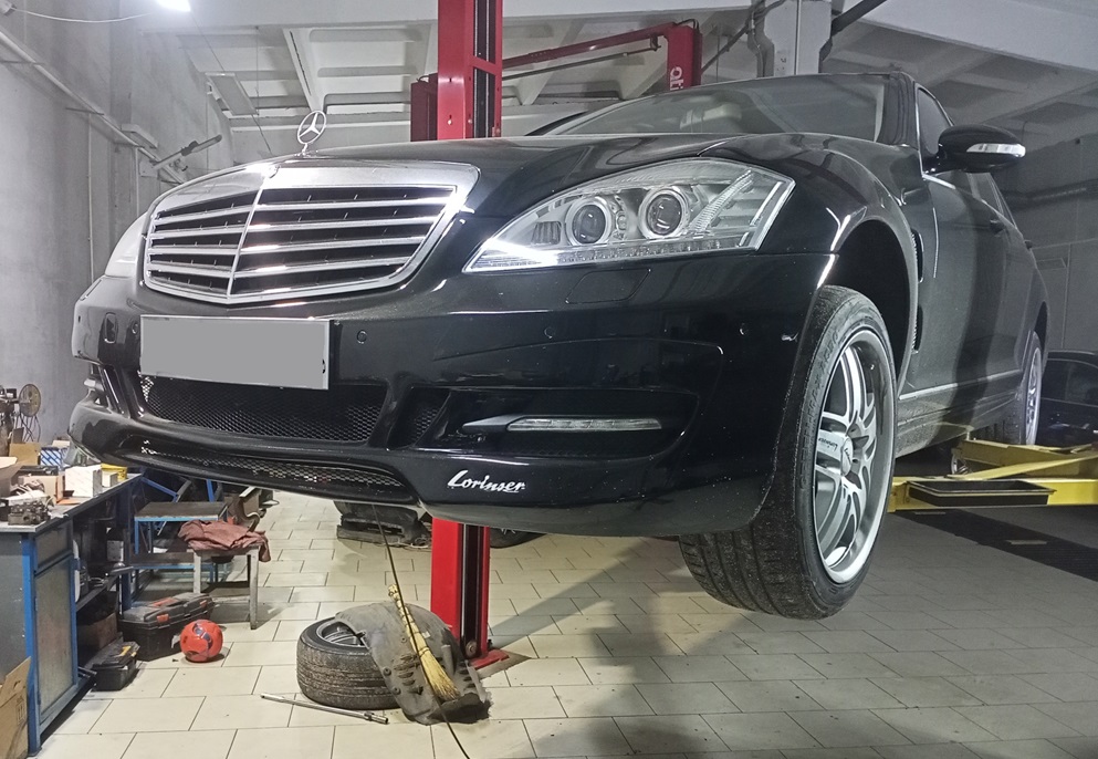 Подготовка Мерседес к замене лямбда-зонда