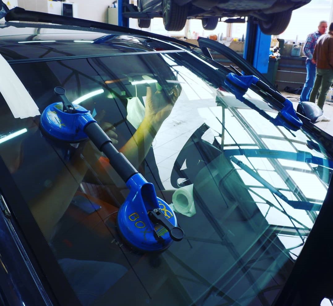 установка нового стекла на мерседес