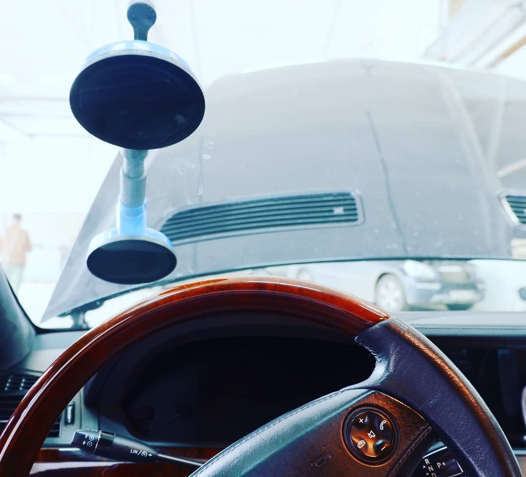 вид изнутри на новое стекло