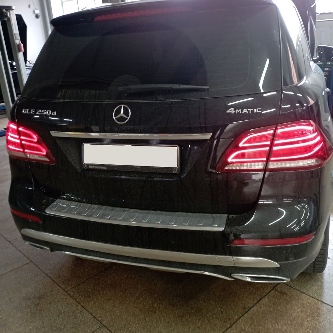 Мерседес GLE 250d в сервисе на обслуживании