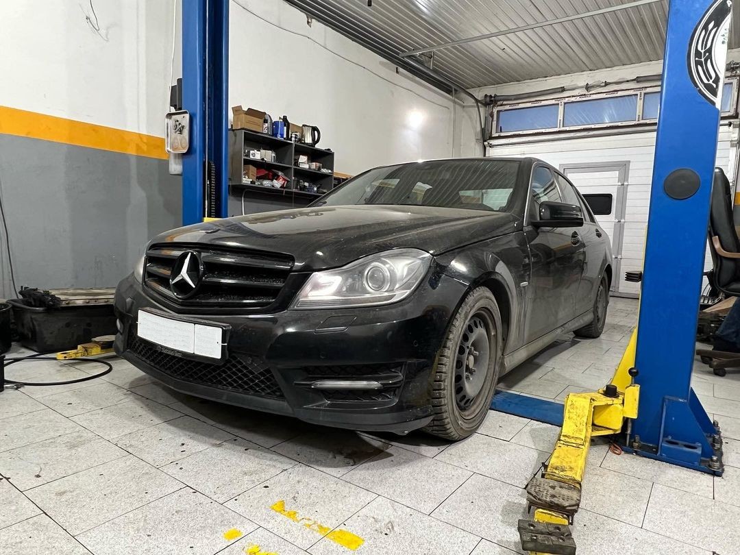Мерседес W204 в автосервисе