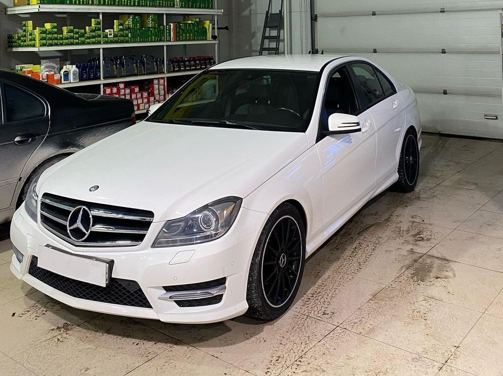 Мерседес С 180 в автосервисе