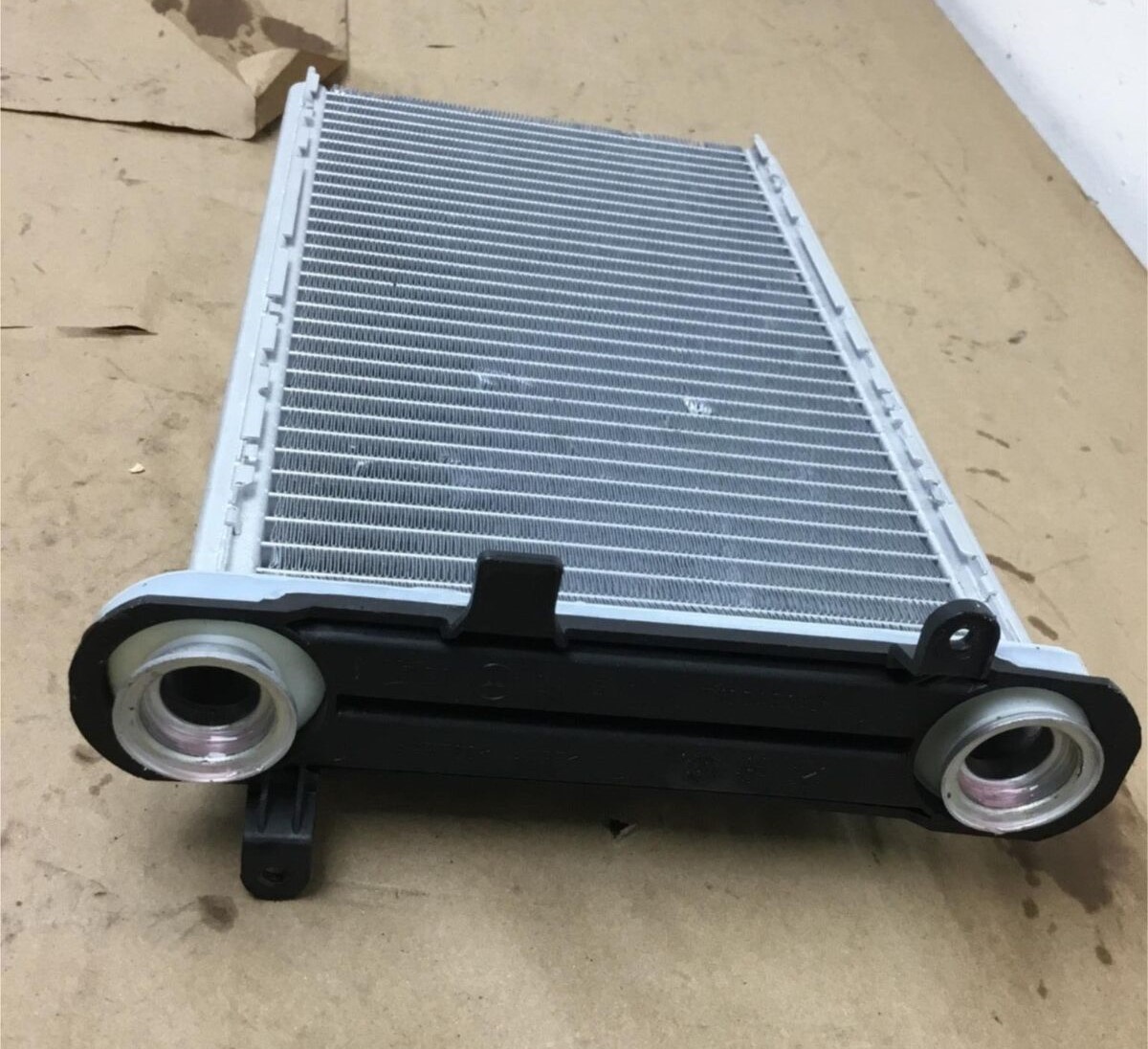 Новый радиатора отопителя на Мерседес