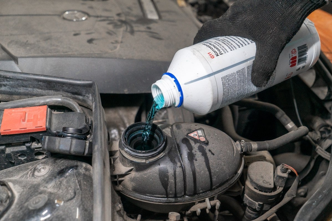 Долив антифриза после замены печки на Мерседесе