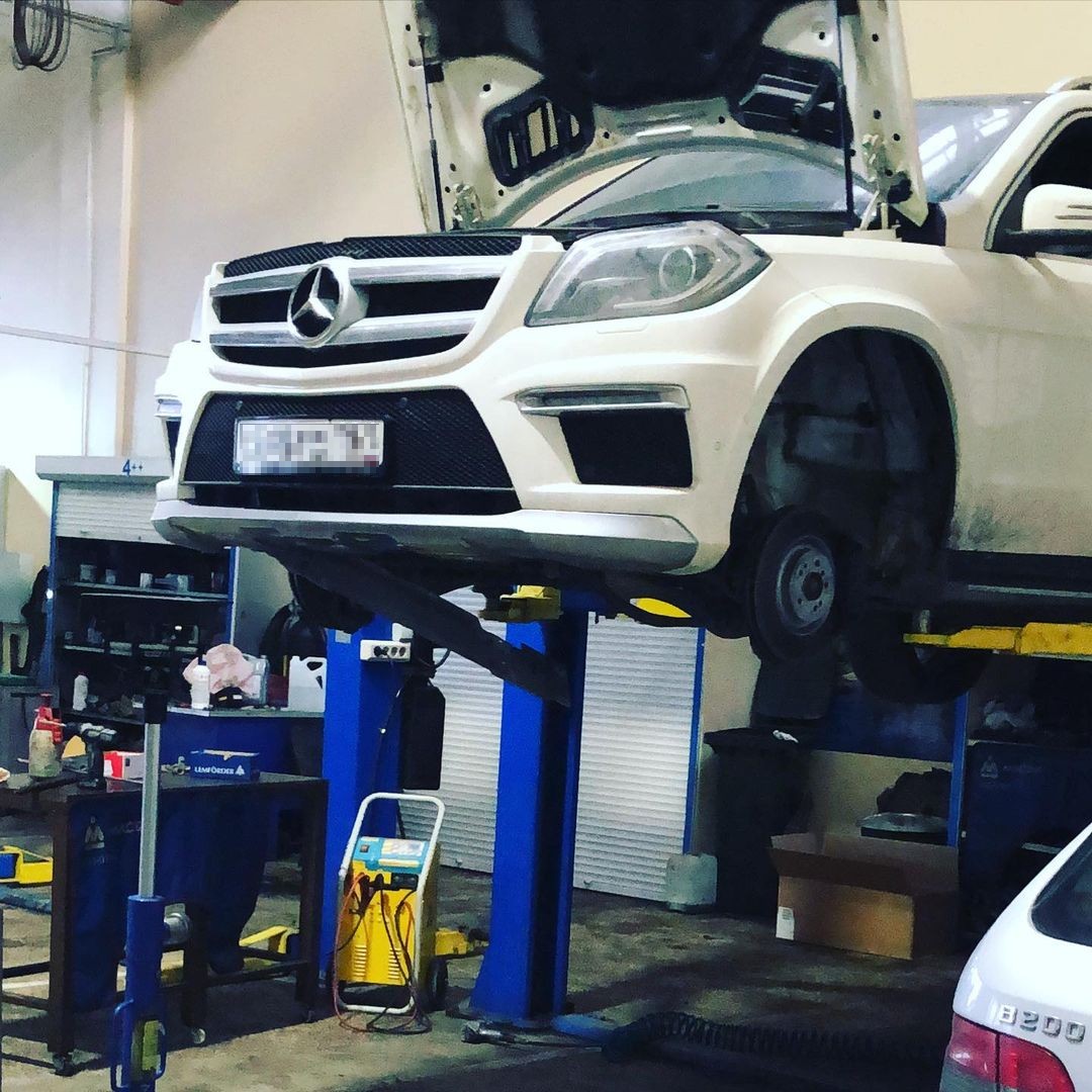Мерседес в автосервисе