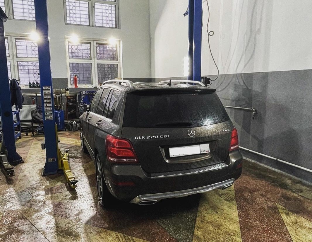 Мерседес GLK в автосервисе