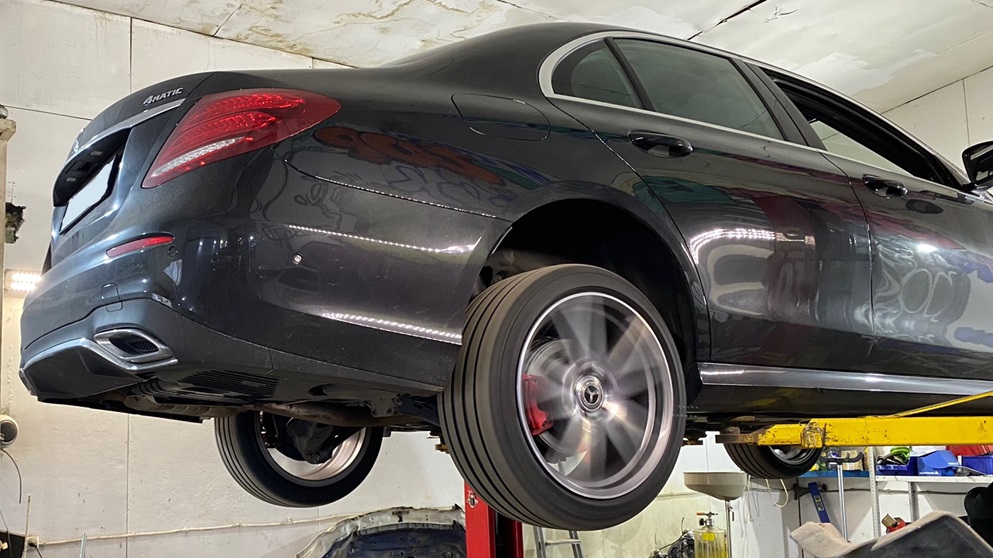 Проверка работы тормозов Мерседес после замены суппорта