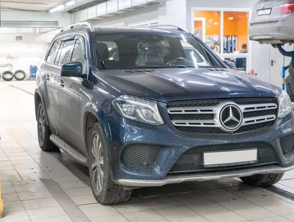 Мерседес в автотехцентре