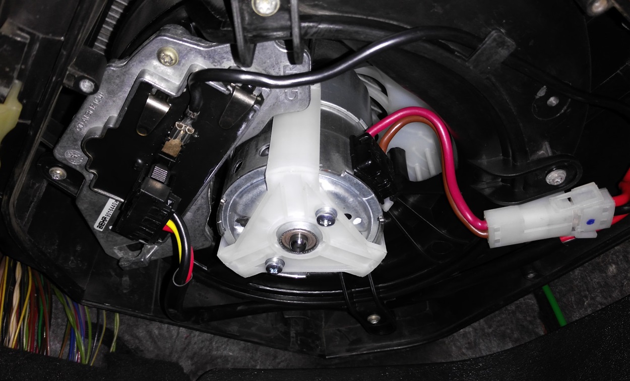 Замена вентилятора печки Мерседес в салоне