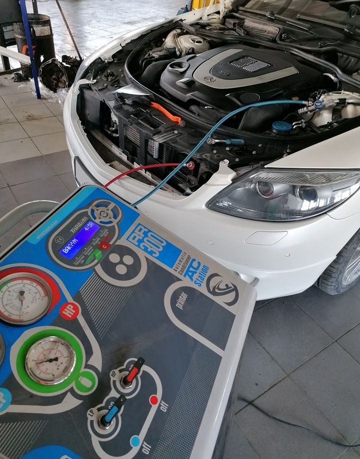 Заправка кондиционера Мерседес