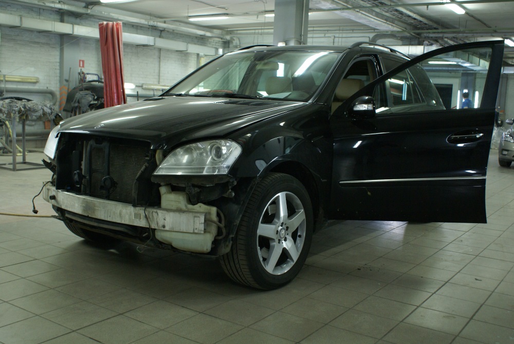 Мерседес МЛ без переднего бампера