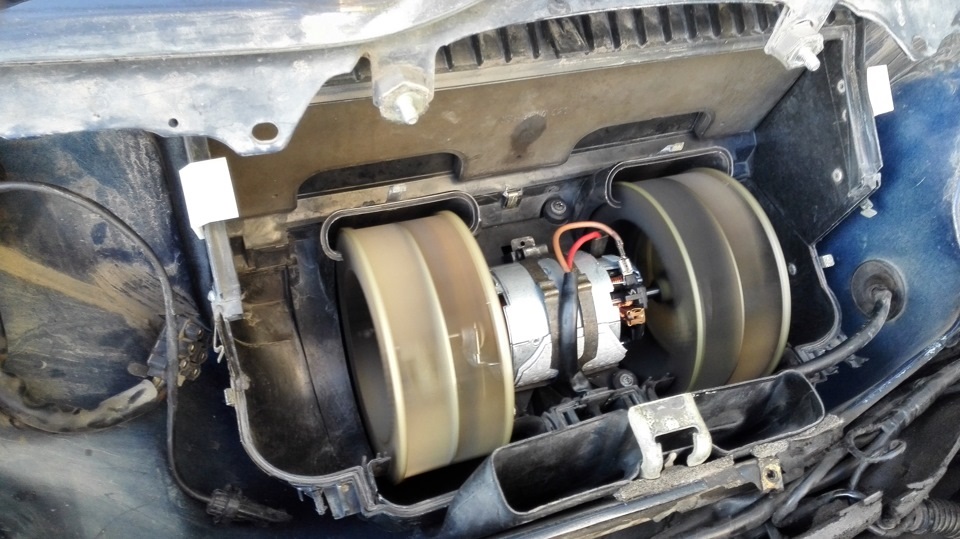 Моторчик печки в моторном отсеке