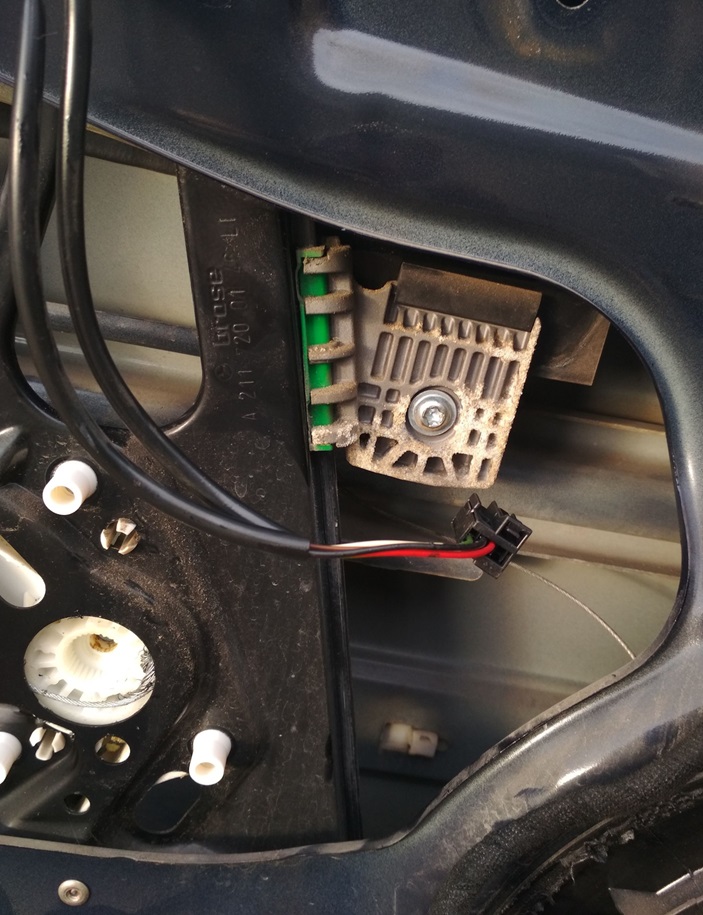 Замена стеклоподъемника Мерседес